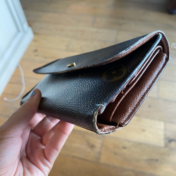 Authentic LV Wallet - Picture 3 of 5
